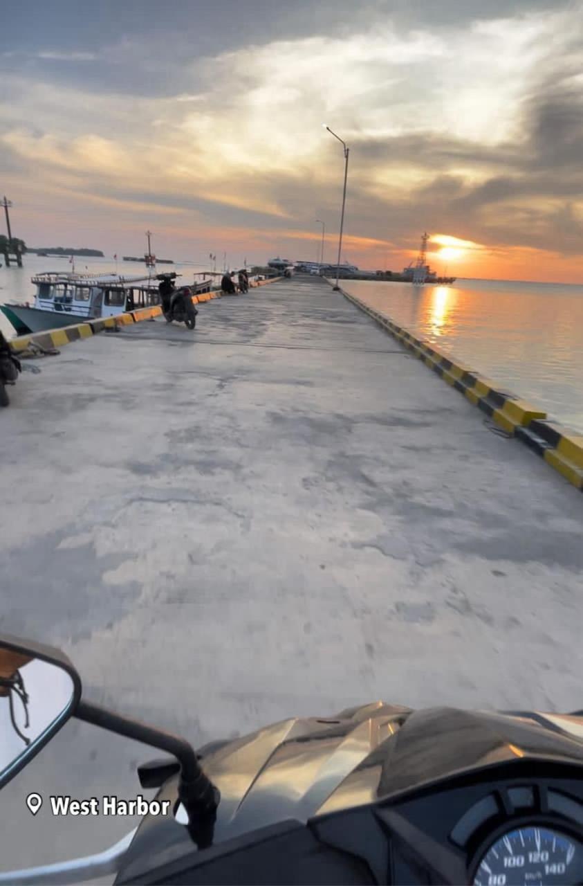 Loyal Friend Hostel Karimunjawa Ngoại thất bức ảnh