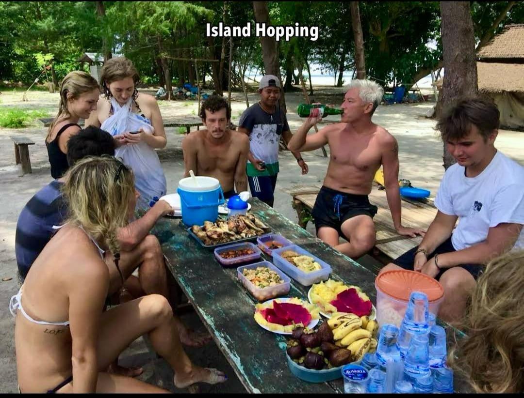 Loyal Friend Hostel Karimunjawa Ngoại thất bức ảnh