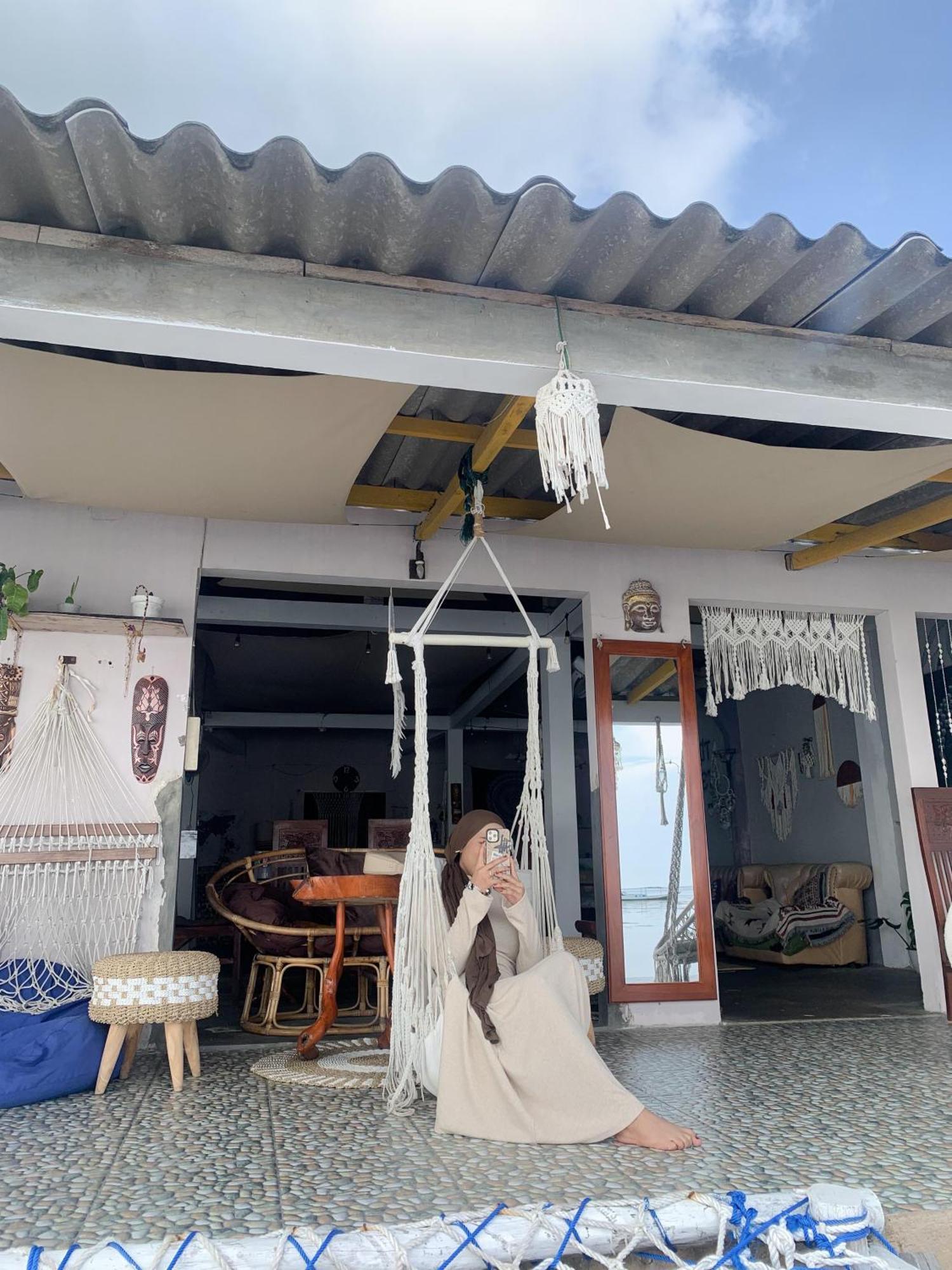 Loyal Friend Hostel Karimunjawa Ngoại thất bức ảnh