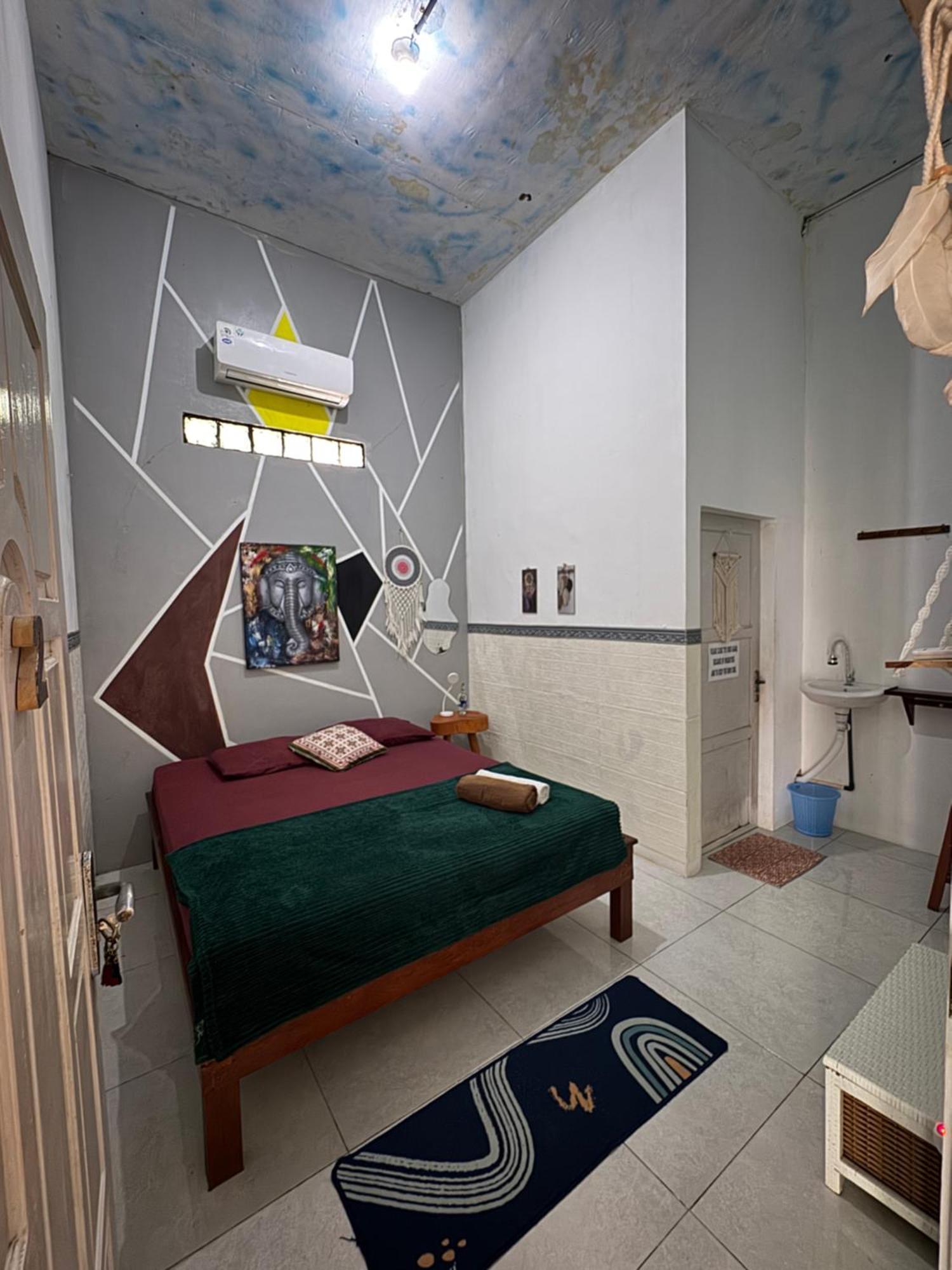 Loyal Friend Hostel Karimunjawa Ngoại thất bức ảnh