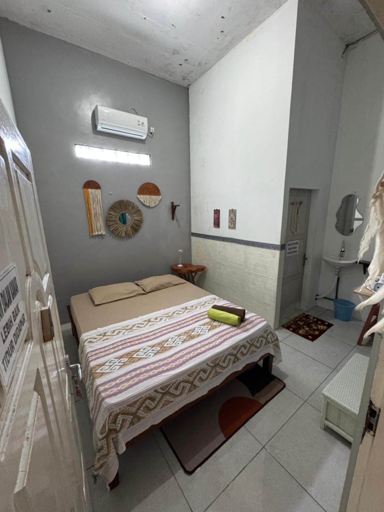Loyal Friend Hostel Karimunjawa Ngoại thất bức ảnh