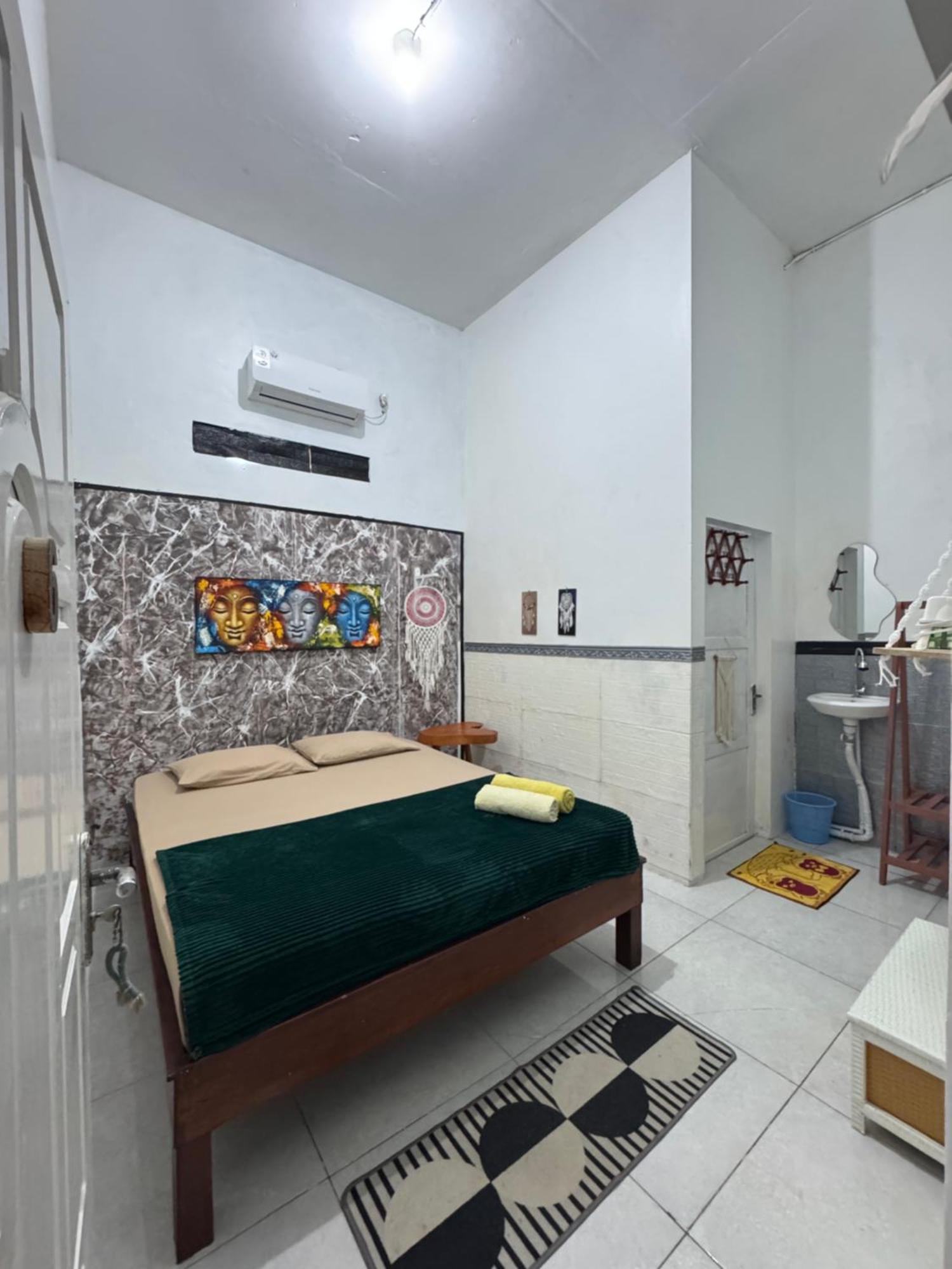 Loyal Friend Hostel Karimunjawa Ngoại thất bức ảnh